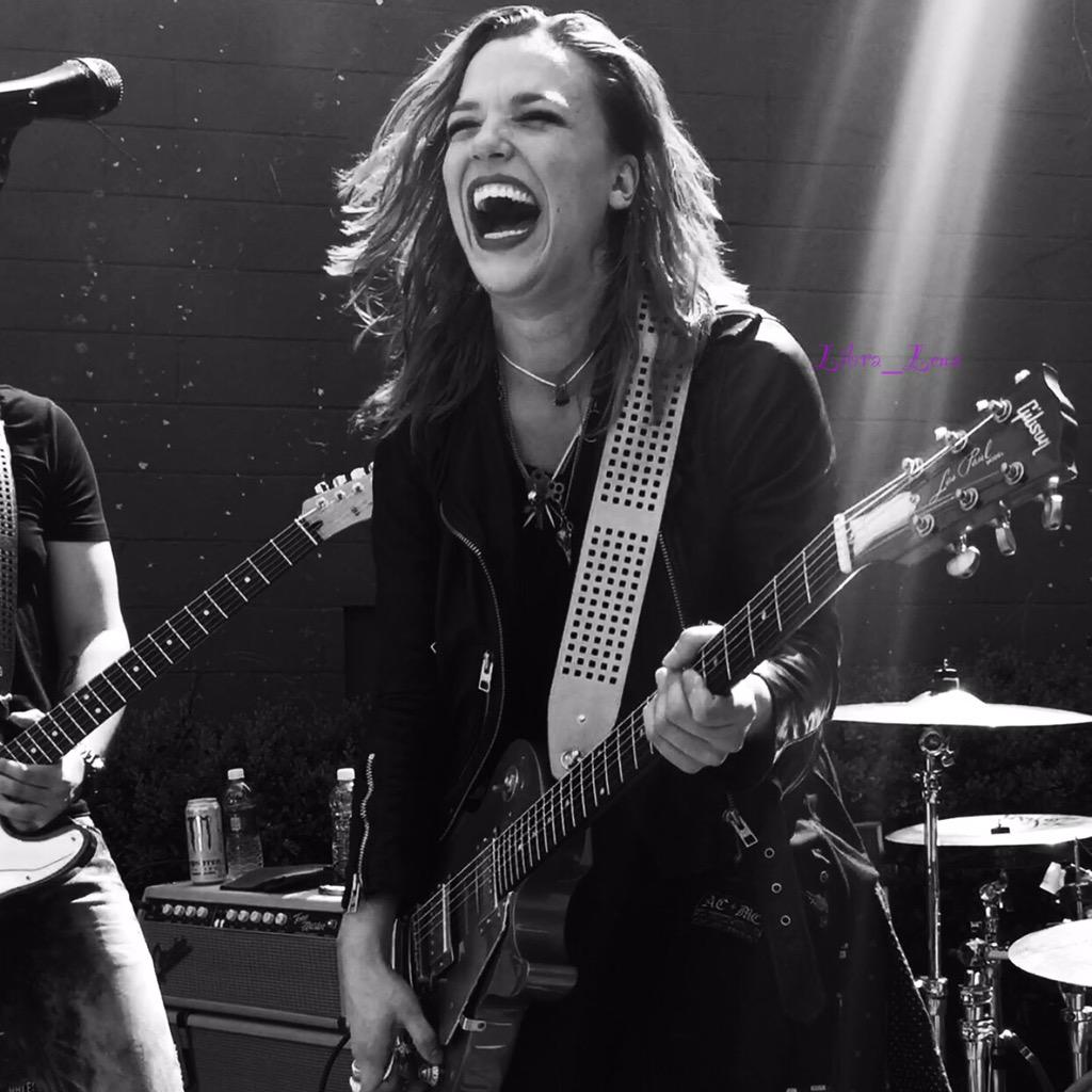 SabrinaHersom's tweet photo. @LZZYHALE @Grimeys #RecordStoreDay #libralenz http://t.co/Ai7ZbDLX1E