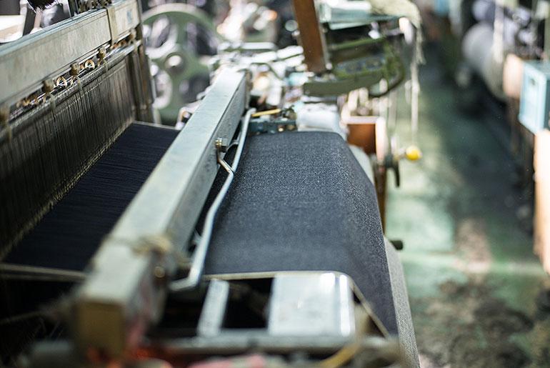 RedMalt_Help's tweet image. Workers' From Cotton to Jeans Parts III and IV: Dyeing and Weaving rawrdenim.com/2015/05/worker… @RawrDenim