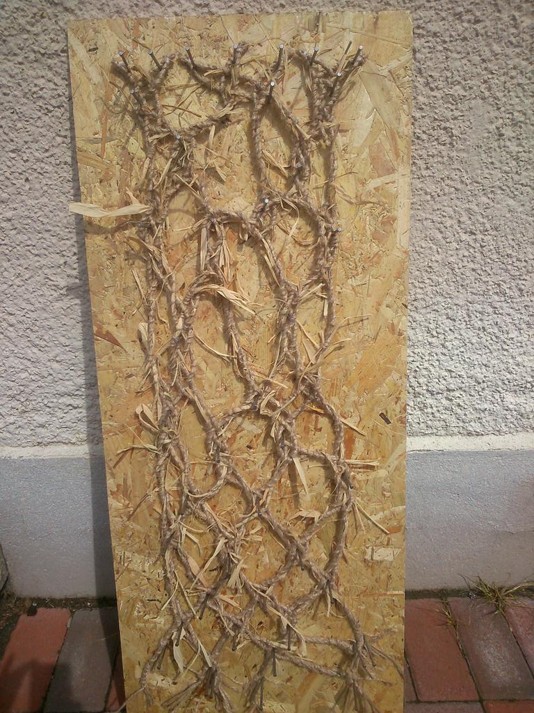 mairigoldlace's tweet image. Lace making on a big scale using nails and a hammer...much fun. #textilecourse