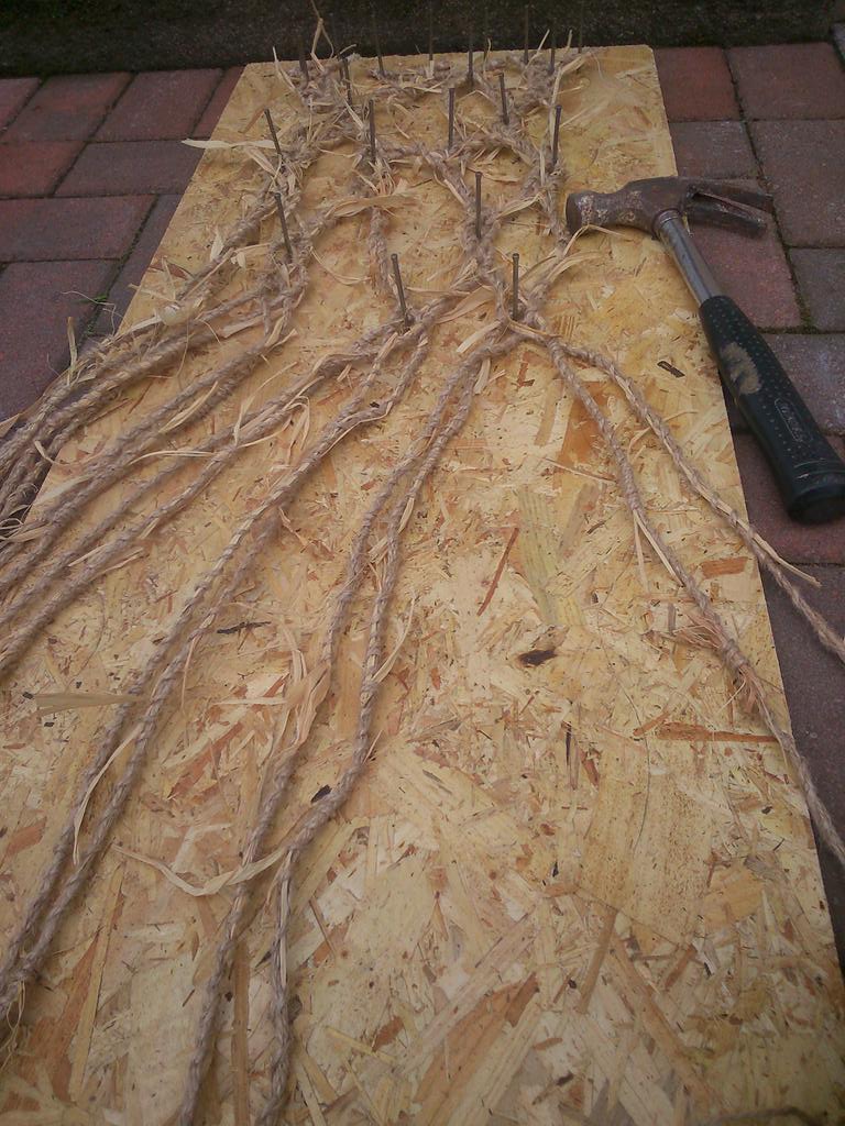 mairigoldlace's tweet image. Lace making on a big scale using nails and a hammer...much fun. #textilecourse