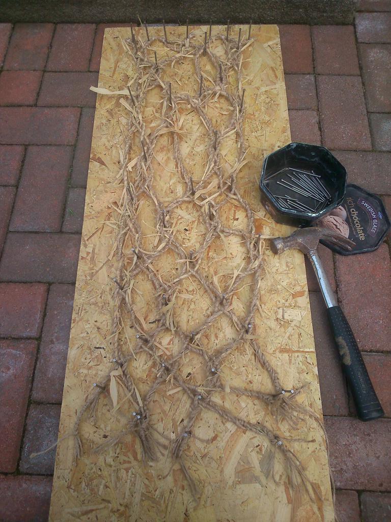 mairigoldlace's tweet image. Lace making on a big scale using nails and a hammer...much fun. #textilecourse