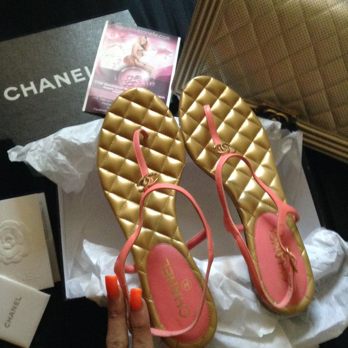 Good #bitchboy starting my Monday with these gold babies matching my purse that's right match it up for<a href="/tag/bitchboy"class="tags">#bitchboy</a><a href="/tag/mistress"class="tags"><span>#mistress</span></a>