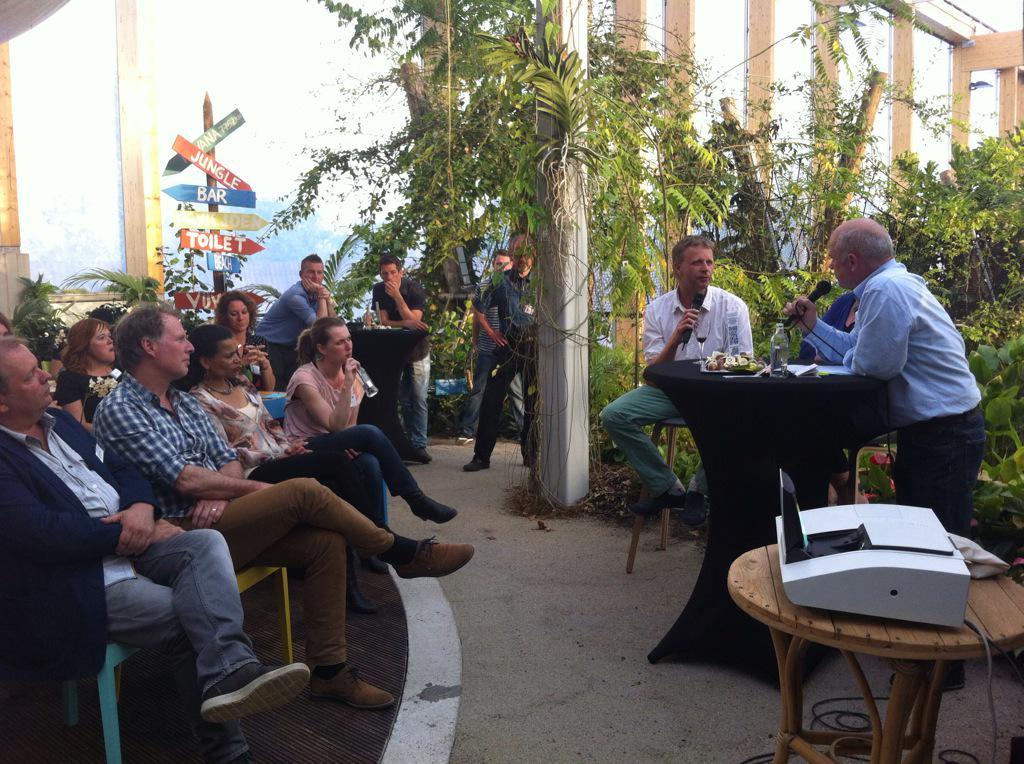 ArianneJansen's tweet photo. @rainforestrobin aan het woord tijdens businessnetwerk @ZeelandBusiness vanaf @OmniumGoes #netwerken #zeeland http://t.co/IM3Ahe6zHk