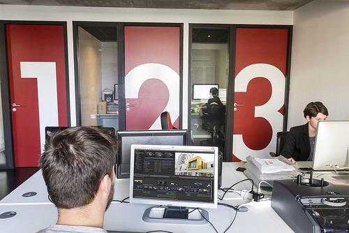 Vicvic91's tweet photo. #Paris a son @dailymotion studio, #Nantes a ses @StudiosdeLile ! #startup #mstream #FranceLive
http://t.co/HlvpNAsxWG http://t.co/GQr5mSZmAF