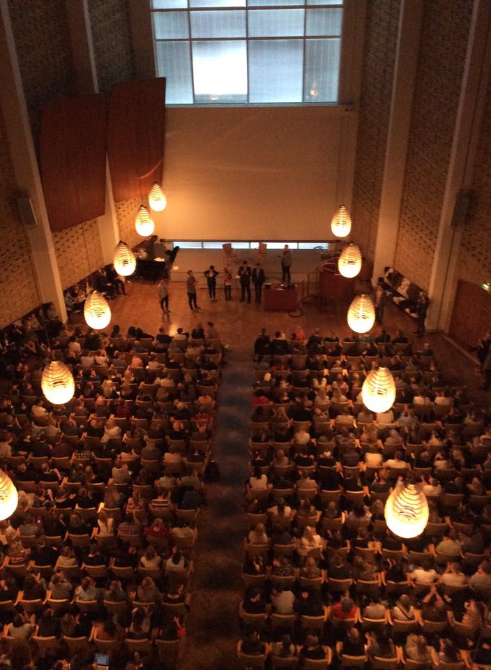 FritForumAarhus's tweet photo. Stort tak til @YhYahyahassan og et bifald til alle de fremmødte. Foredraget er slut. Tak fra #fritforumaarhus! http://t.co/ViGUOdBNrt