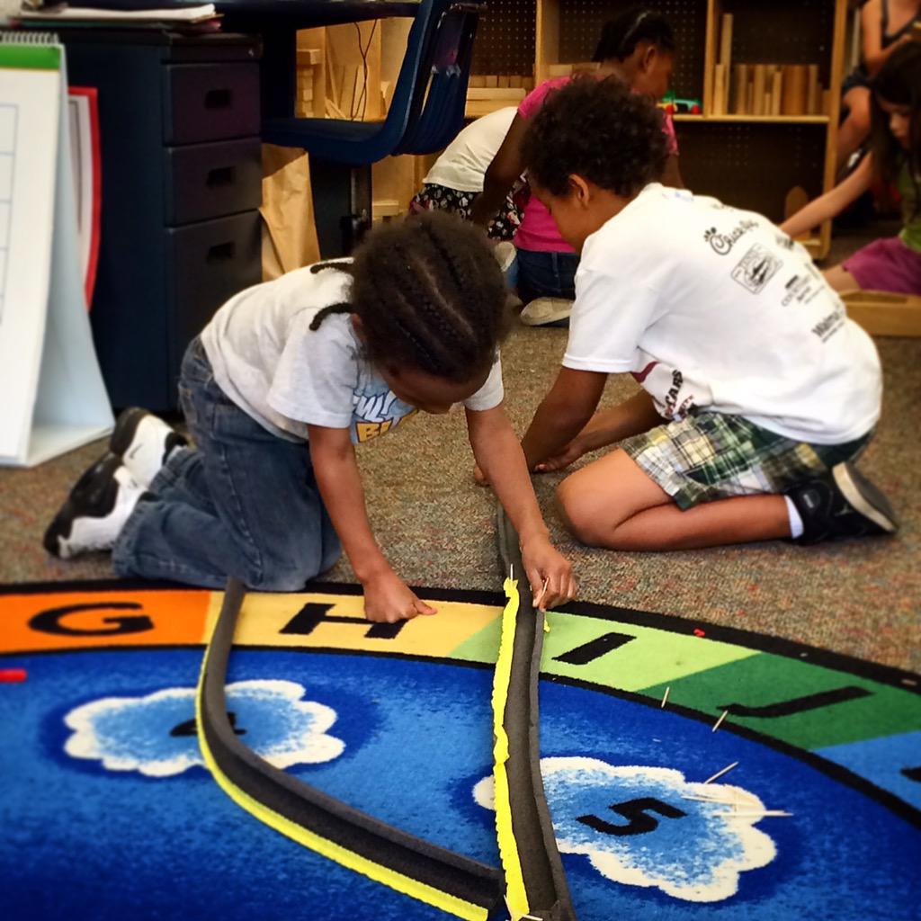bestockslager's tweet photo. These are days that I #lovemyjob #FutureReady #handsonlearning #acsinquiry #CLXarts http://t.co/hVz9vQBwc0