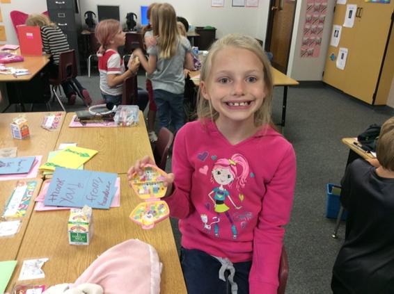 MrsVanEsClass's tweet photo. Show and tell today-"An old toy my mom used to play with when she was young".  #pollypocket #ohboy #ifeelold http://t.co/VVqdjx8y9K