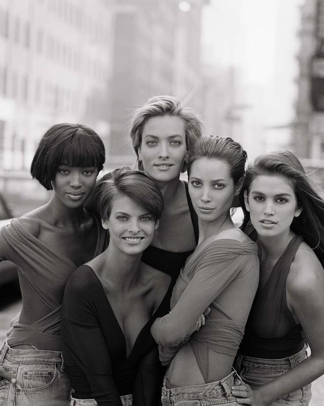 Happy Birthday to the ultimate supermodel Linda Evangelista! Photo by Peter Lindbergh 