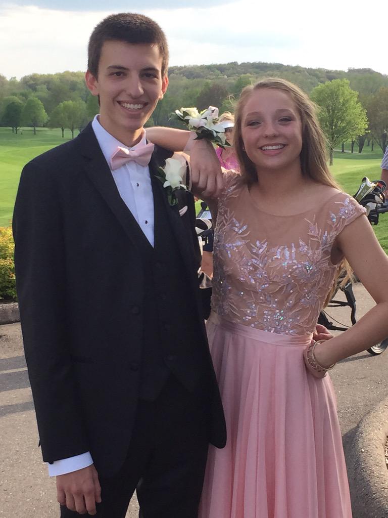 dorantesd's tweet photo. My little girl! #JuniorProm2015 #allgrownup #lovethem http://t.co/aAwyOFAUH3