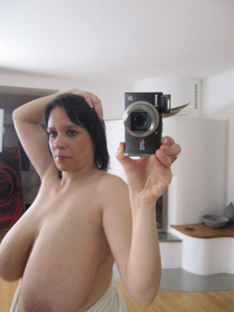 MilfAndrea's tweet photo. ♥->♥->♥-> http://t.co/blMMzJyZhJ <- ♥ -> http://t.co/L8pnvpYSX0 <-♥<-♥<-♥

#gratis #cams #girls #xxx http://t.co/CdZM6GYJj8