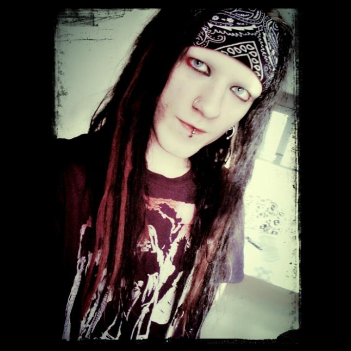 Loguekit's tweet photo. 👀☀🌇
#Monday #sunny #warm #happy #dreadlocks #redstriped #makeup #pierced #lifeisbeautiful #homealogue #Turku http://t.co/Edpybz8cmu