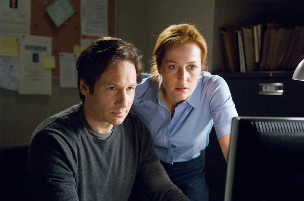 verge's tweet photo. The X-Files will be back in January 2016 http://t.co/IwlF1Td7Il http://t.co/CwRawT9qQ1