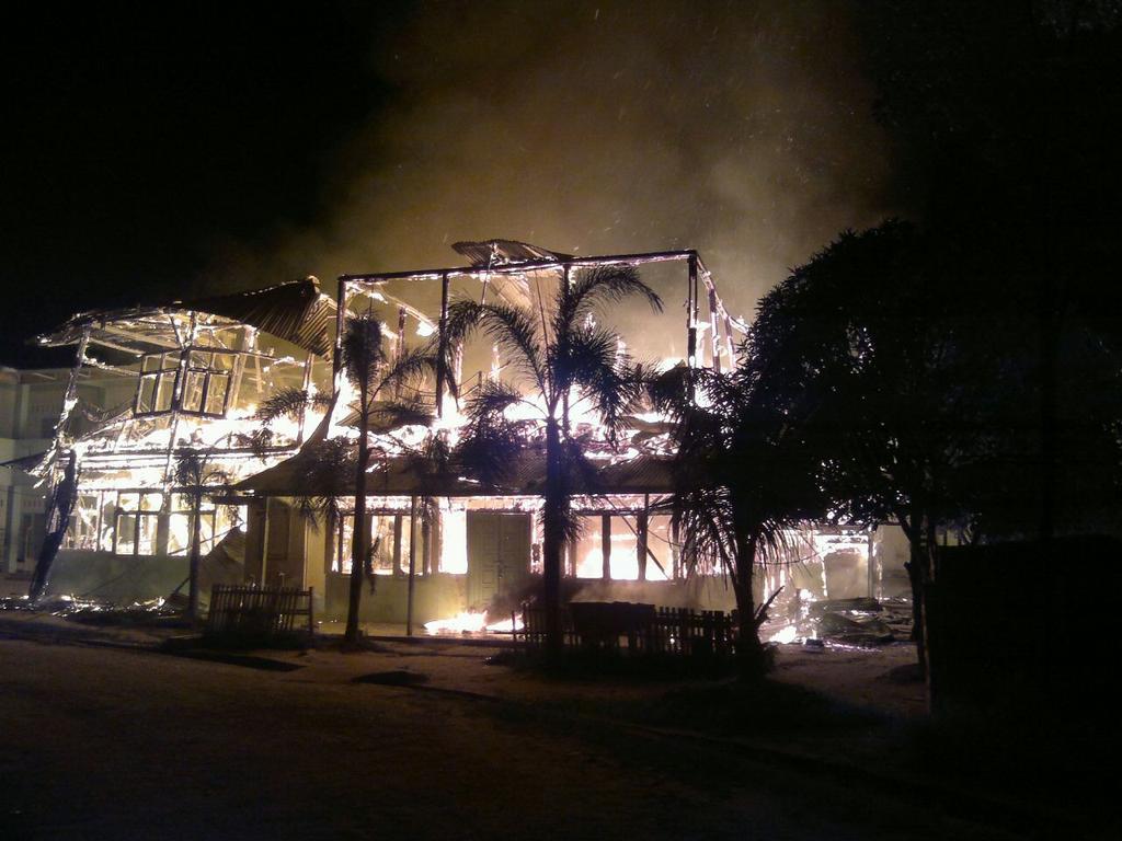 RiauAsli's tweet photo. Turut berduka atas musibah di pesantren adik-adik kami, innalillahi wa inna ilaihi roojiuun. #prayforIBS http://t.co/dRXnITrm0b
