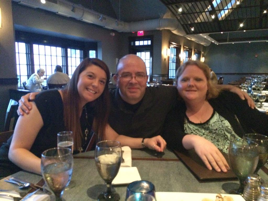 caterheatherg's tweet photo. #socialwellbeing taking my awesome managers out! @KevinSforza @ChilisJobs @LittlehTim @daddysgirl52656 @MandyKimball http://t.co/I7pXS5yhre