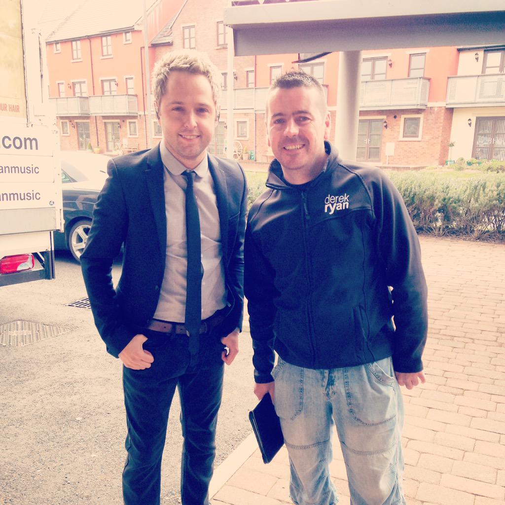 Pre show chat with  Mr sound man 👍.. 2 likely fellas #maryport <a href="/gareth2405/">Gareth mc Guinness</a>