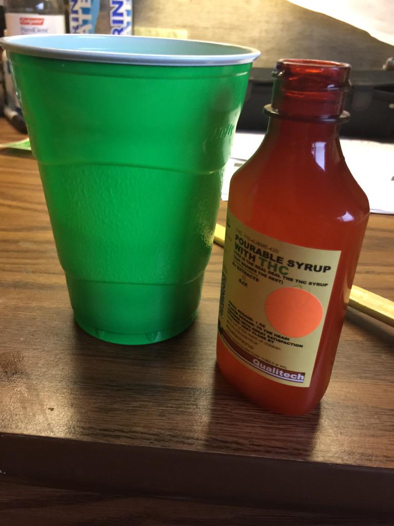 StonerTipsDaily's tweet photo. Mix it up a little #THCsyrup #medicalmarijuana #chopchop #WeedNight http://t.co/cY680s7zTX