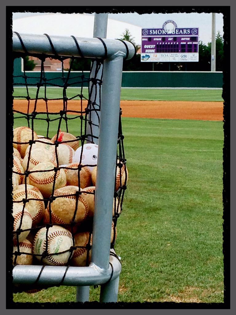 teamelitecoach's tweet photo. @SevCoHSBaseball #quietbeforethestorm #2hourstillgametime http://t.co/6QVforpfQc