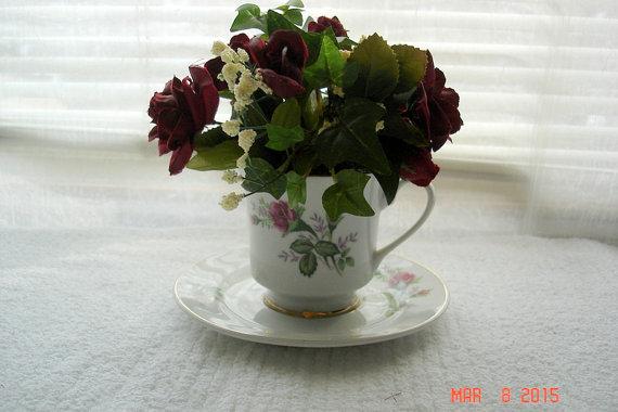lesleeschaffer's tweet photo. Getting out the summer florals.  These little tea cups are great if you need an accent for a small space. http://t.co/v8wcOYJvka