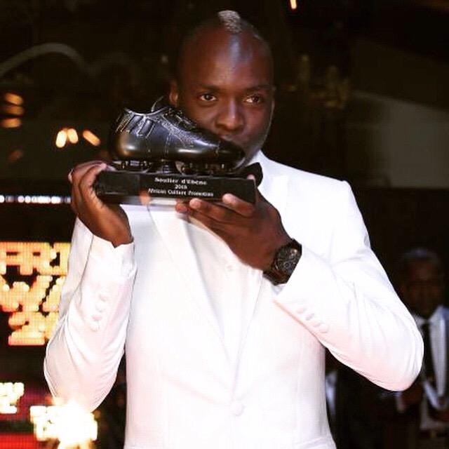 Neeskens_Kebano's tweet photo. Soulier d'Ebène 2015 ! Très fier de cette récompense, merci au jury, à toute ma famille, mes amis, mes supporters 🏆⚽️ http://t.co/mwqeoBUaqu