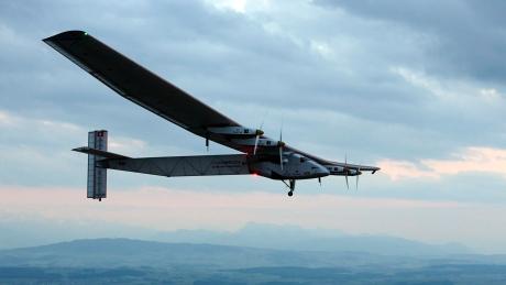 CBCNews's tweet image. Solar plane set to cross Pacific Ocean with no fuel ift.tt/1KY6Ig4