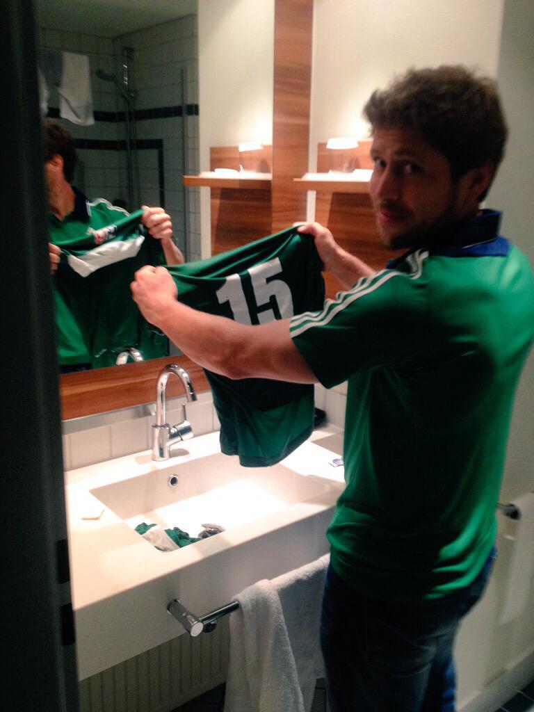 rogormley's tweet photo. Back down to earth washing roomie @kirkshimmins shirt, happy to do it for the future of @IreMenHockey #slick #jung http://t.co/iuTpBVefdr