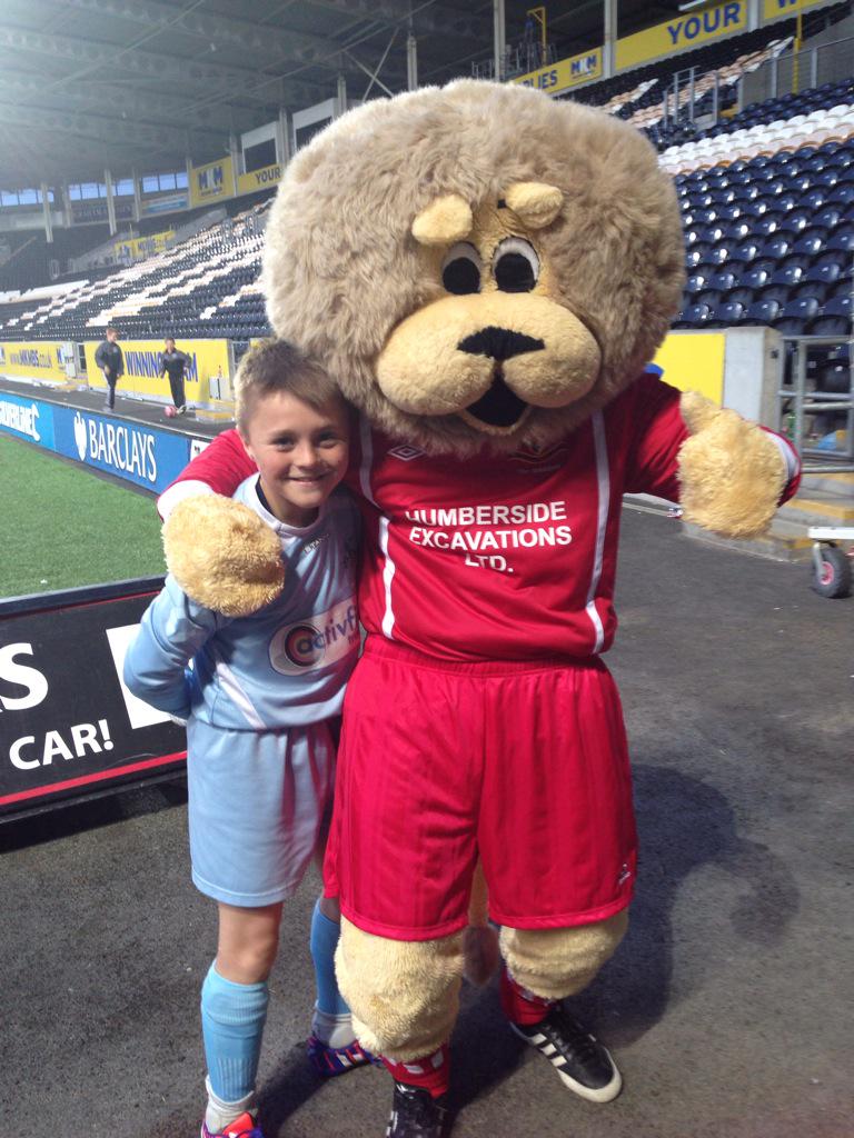 paulajewitt82's tweet photo. Amazing time watching my son score 2 goals at half time of brid town &amp; hull united game brid town ER cup winners http://t.co/zJzK4x361f