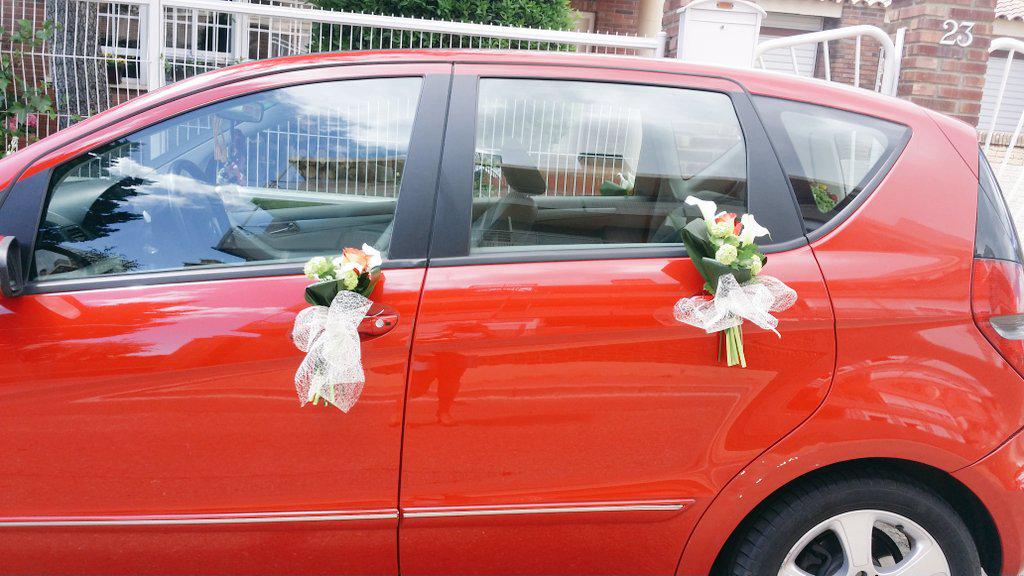 floresaznar's tweet photo. Decoración de coche novios http://t.co/9BHCWEI2Rt