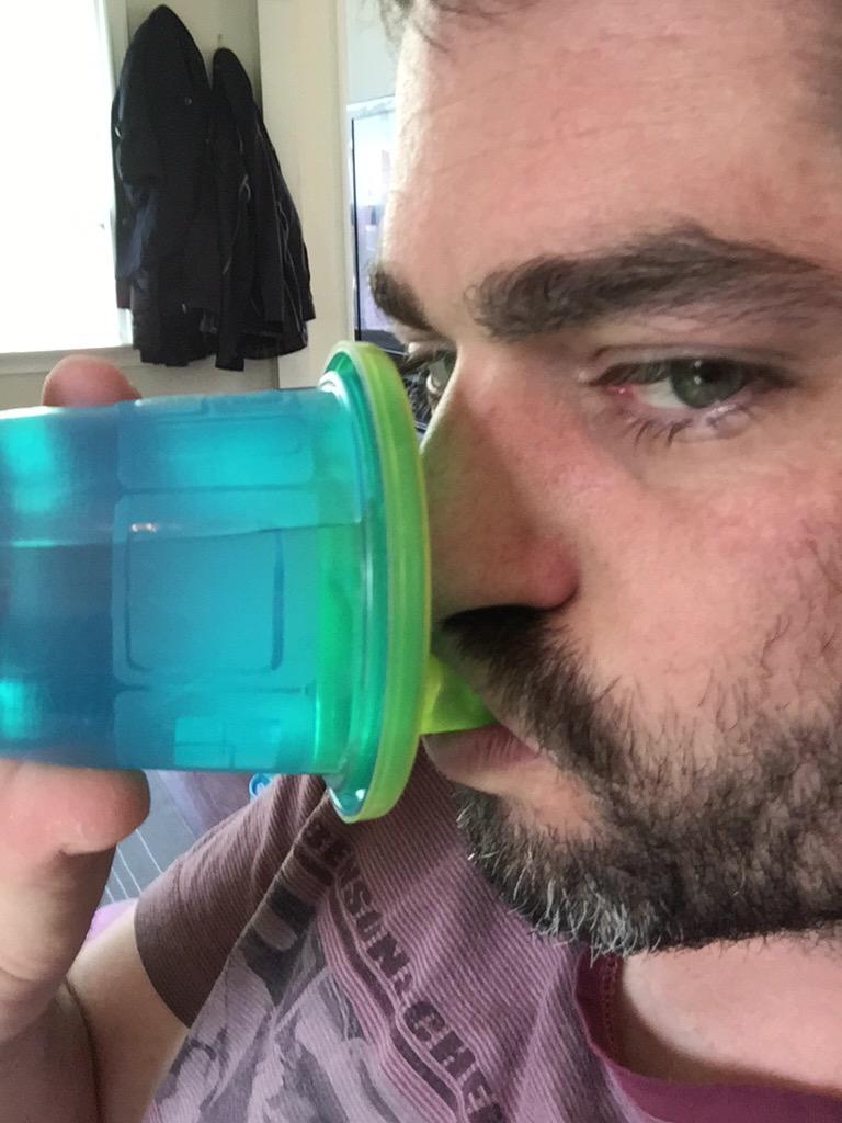 BledBlueAndWhit's tweet photo. Stole my babies poweraide! #MBMBaM #poweraide #thethirstannihilator #powerboyzzz http://t.co/mhk8zbfJ0K
