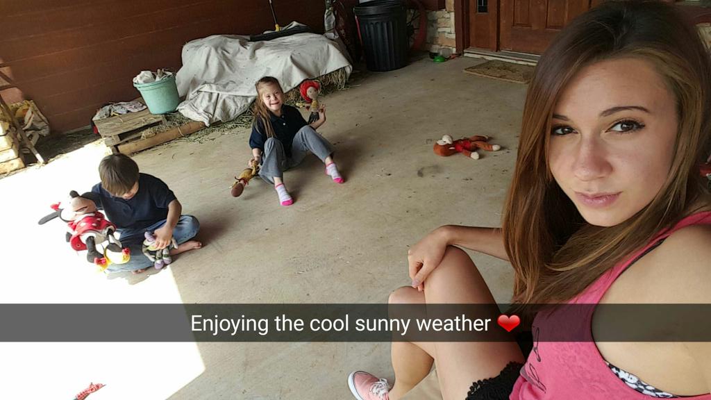 RileyNicMo's tweet photo. Sitting out with the Littles on the porch. Relishing in the fact that IT'S NOT STORMY! http://t.co/odL0araDpT