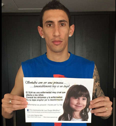 mufcstxff's tweet photo. Picture: Ángel Di Maria supporting Dugo Luz Medina's family #mufclive [via @UnitedReport] http://t.co/QOXJrncSny