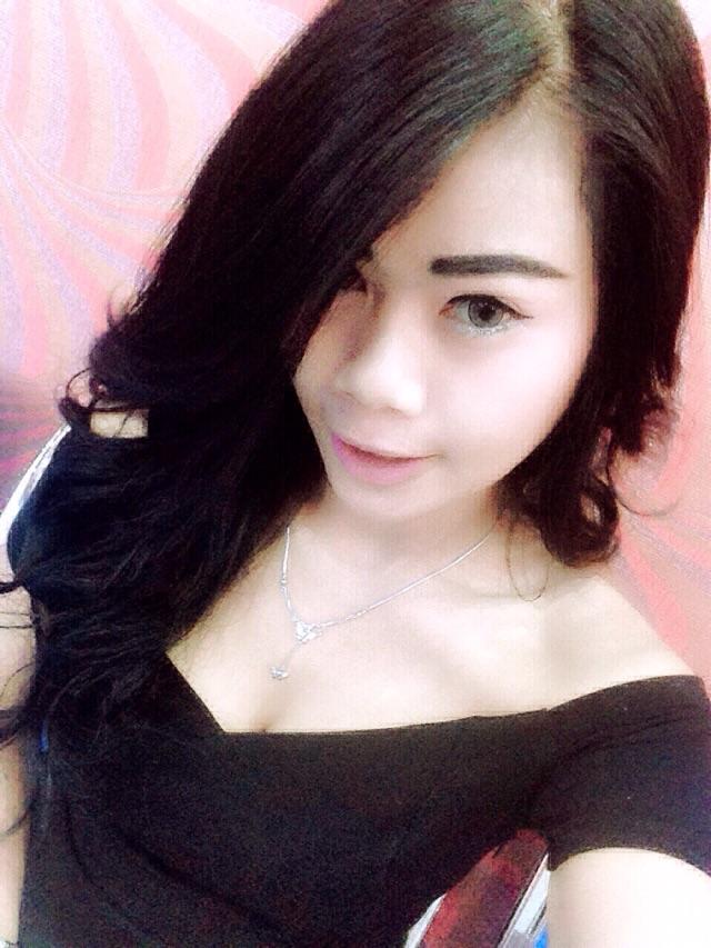 SELFIE HOT tweet media