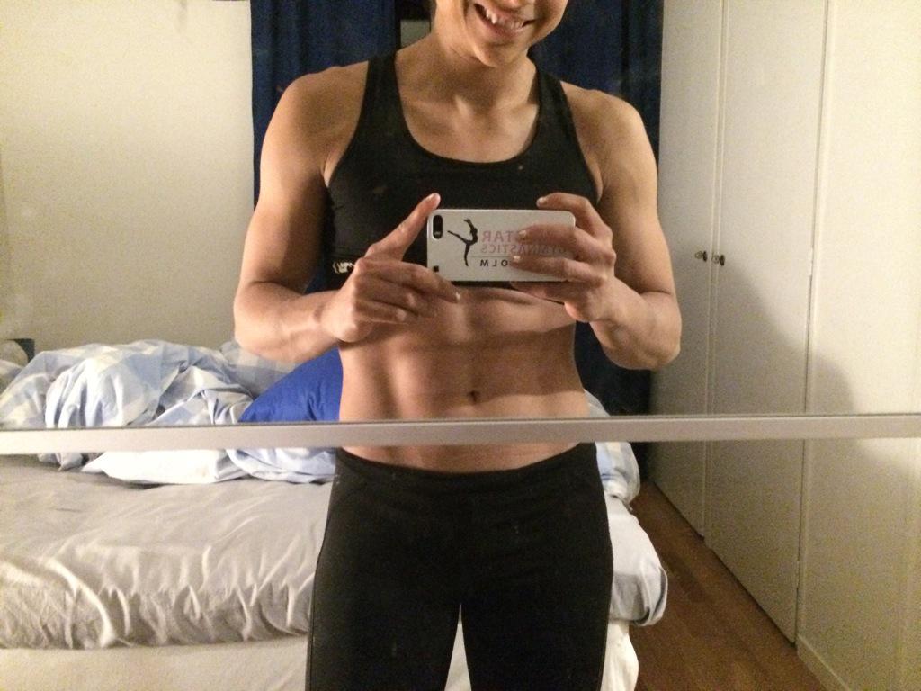 MarrcelaTorres's tweet photo. A dormir! Mañana último entrenamiento y el miércoles hasta Rusia nadie me para .. 🇷🇺🇷🇺🇷🇺🇷🇺🇷🇺🇷🇺👊👍💃💪 http://t.co/0BoVylnZ9S
