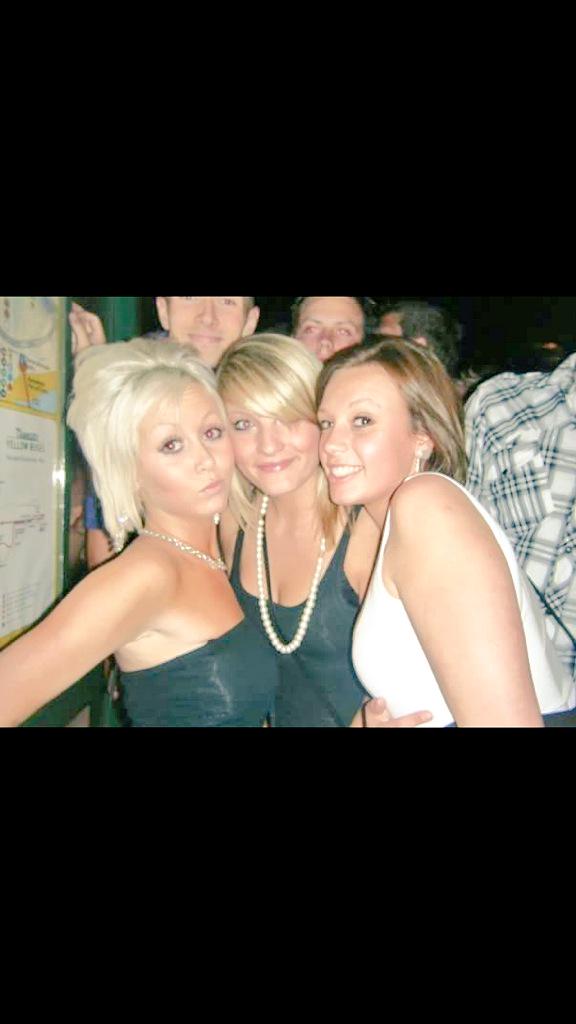 1990_leigh's tweet photo. @CharMillsXx V Mondays 😏 http://t.co/TItI6u7CjT