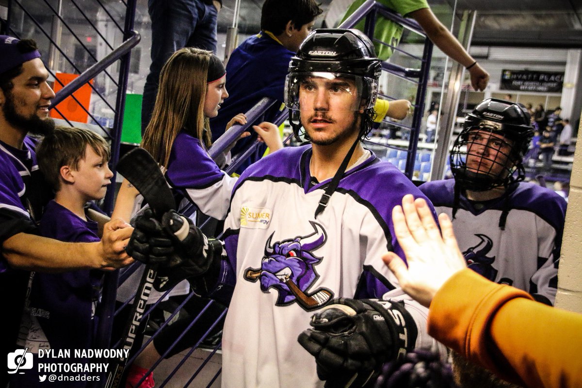 dnadders's tweet photo. Fist bumps all around. #fistbumpcity #win http://t.co/7EmJ1nNfDL
