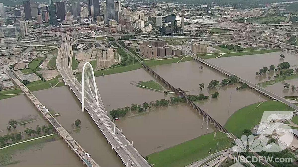 Trinity River LIVE VIDEO The Trinity River near Downtown Dallas has