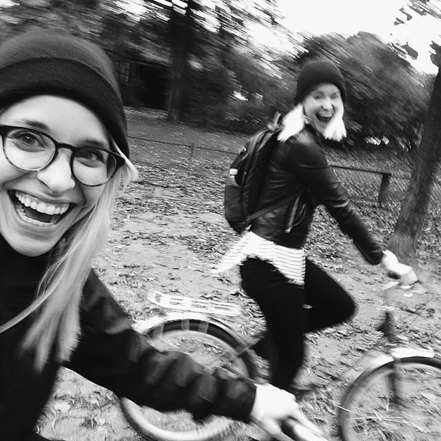 heyFatTireTours's tweet photo. See! They are très fun! @laura_elizabeth @abbytohline #FatTireParis https://t.co/F2hPmqpkwP http://t.co/bKvPpOI8Tb