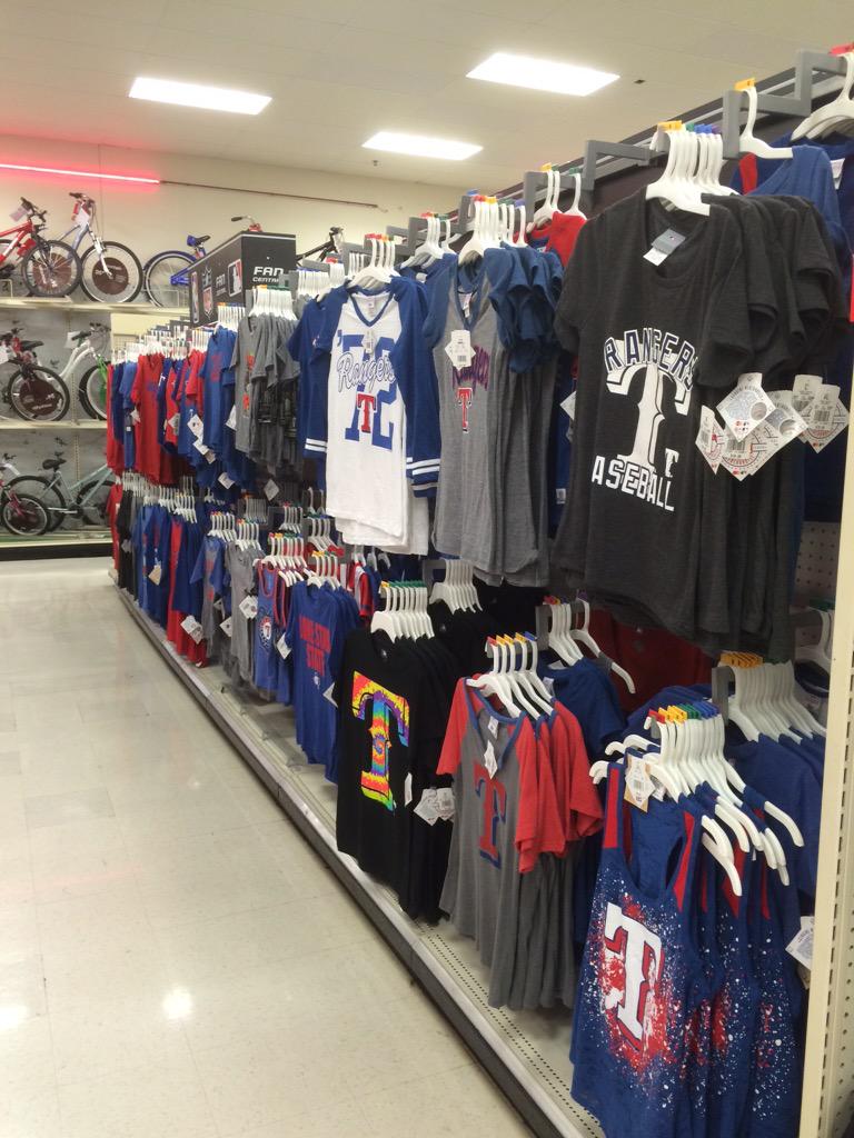 KlausMarli's tweet photo. ETL/STL 4x4 in fan central! Lookin' good! @HaleyTgt @targetjennifer @KimCTarget @Marcus_Crabtree @KristenM4target http://t.co/o0DkDFuGUs