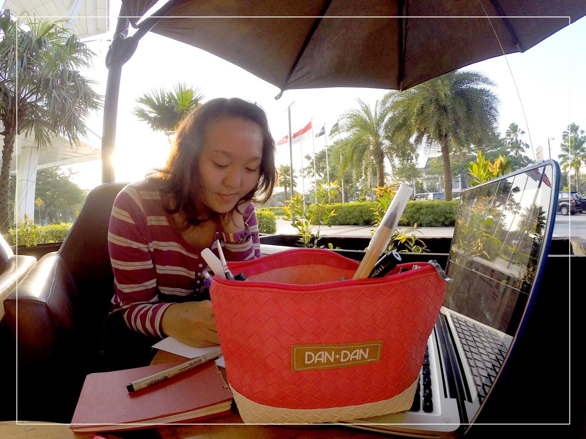 @dandanstore Thankyou Dan+Dan! Pouch-nya berguna banget untuk tempat peralatan menggambarku lho! :D #AyoKeDanDan