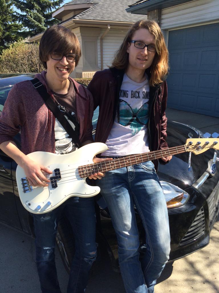 1STandSTEPHEN's tweet photo. Sexy new bass with some sexy men 😎 http://t.co/mdtI8qSNFj