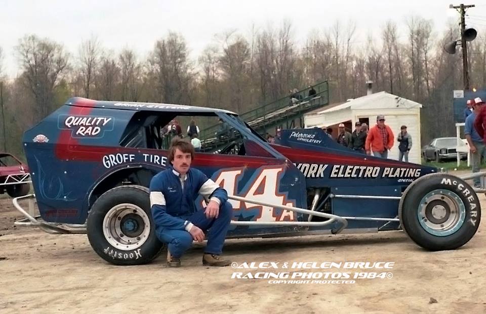 Merrittville's tweet photo. 44 lap #BrianStevensMemorial @SuperDIRTWeek Qualifier one week away! http://t.co/l7tPJvQeLX http://t.co/L5LdJJUkL9
