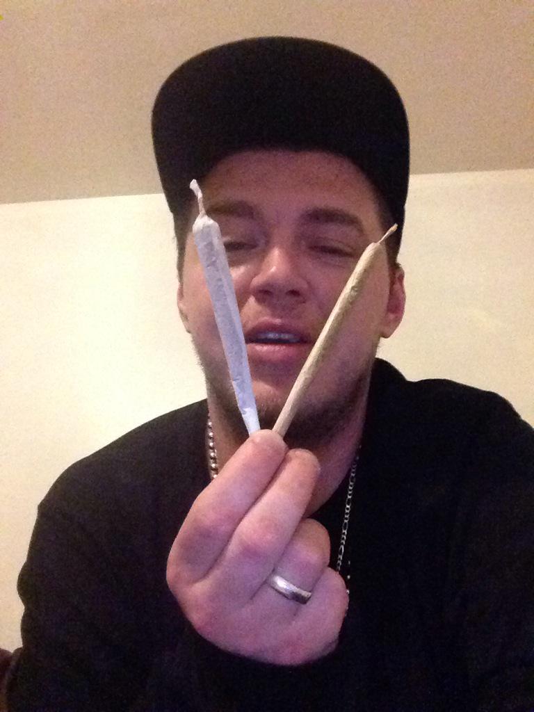 blestcdm's tweet image. Busted out my nut Sunday night lol #highasfuck