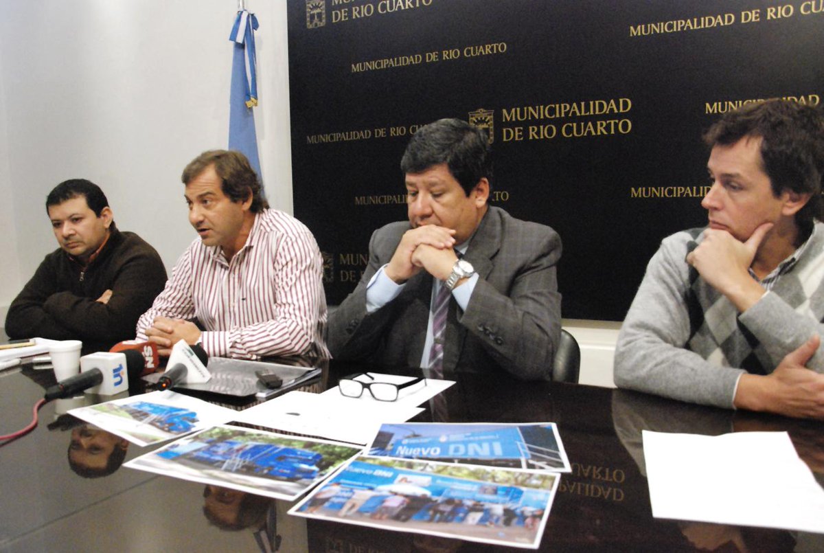 jpcasari's tweet photo. Anunciamos hoy la llegada a #RíoCuarto del "camión fábrica" para realizar trámites de Identidad. @muni_riocuarto http://t.co/U0DdheaswR
