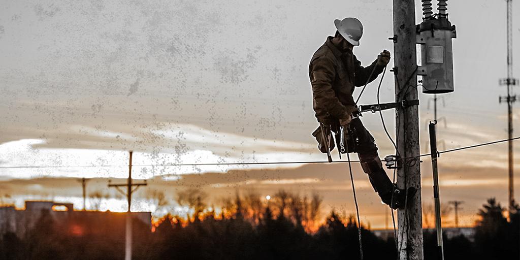 Carhartt's tweet photo. A job that’s tough in every way requires men of the exact same character. #ThankALineman http://t.co/k4qVtbnO45