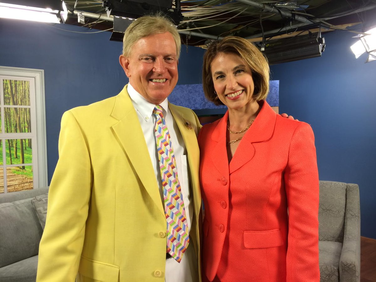 edacy's tweet photo. Together again with my buddy – #GaryDobbs! Thank you for kicking off #WAAYBackWeek http://t.co/lmS2DEnZPq