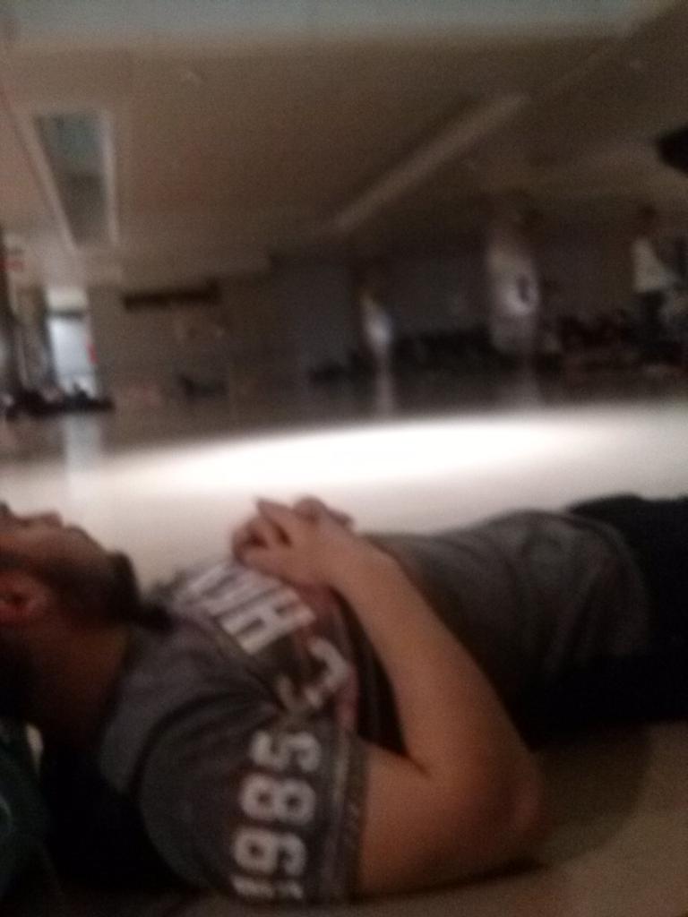 88Ajimenez's tweet photo. Pasando fatiguita en barajas @Bandretti90 destino paris a ver al hermano @mariocmps http://t.co/PNafYQuvKc