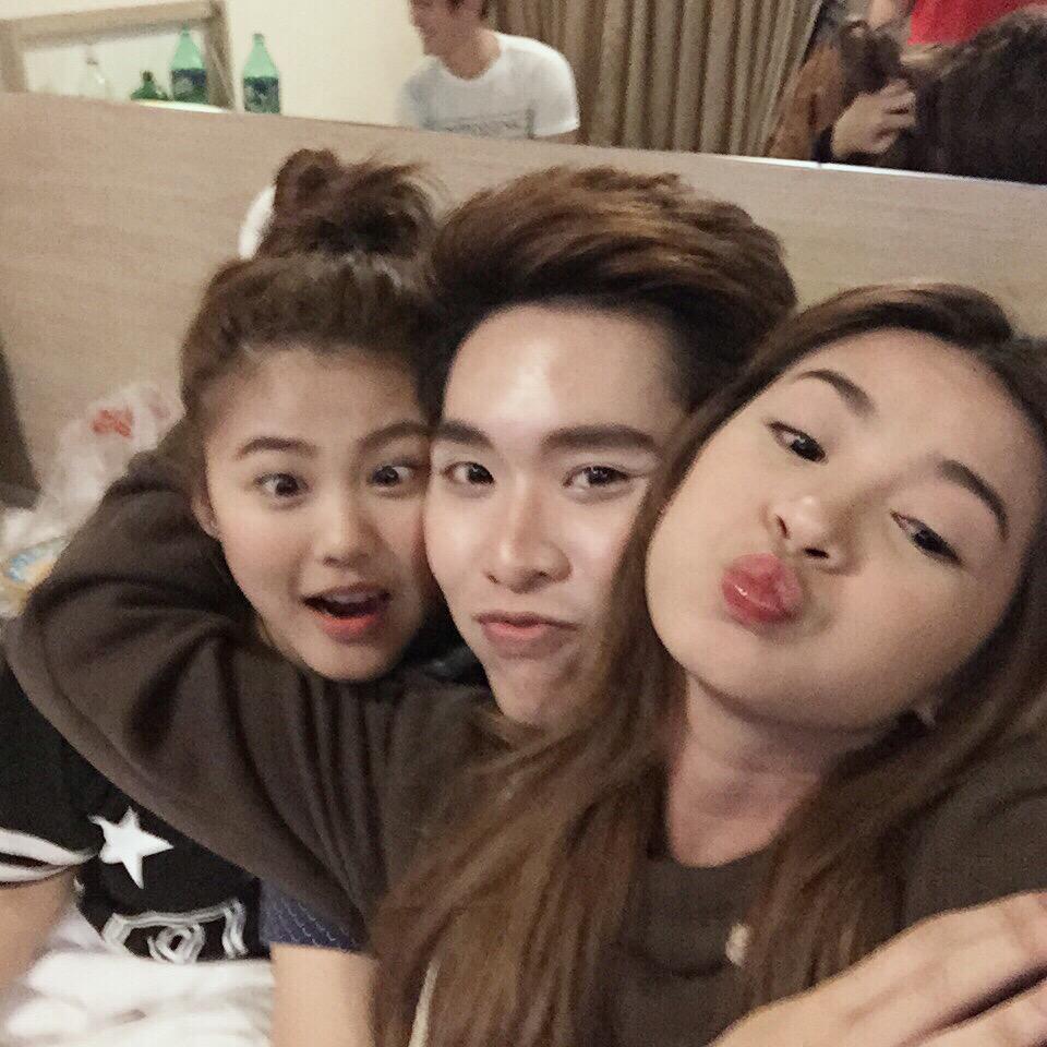 valentinersls's tweet photo. SBFF #SUPERBESTFRIENDSFOREVER #Ronamchen http://t.co/15Bi3fEx5d