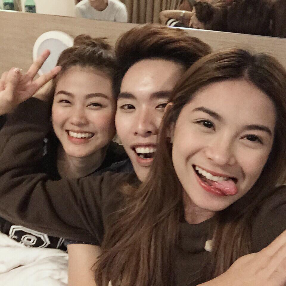 valentinersls's tweet photo. SBFF #SUPERBESTFRIENDSFOREVER #Ronamchen http://t.co/15Bi3fEx5d
