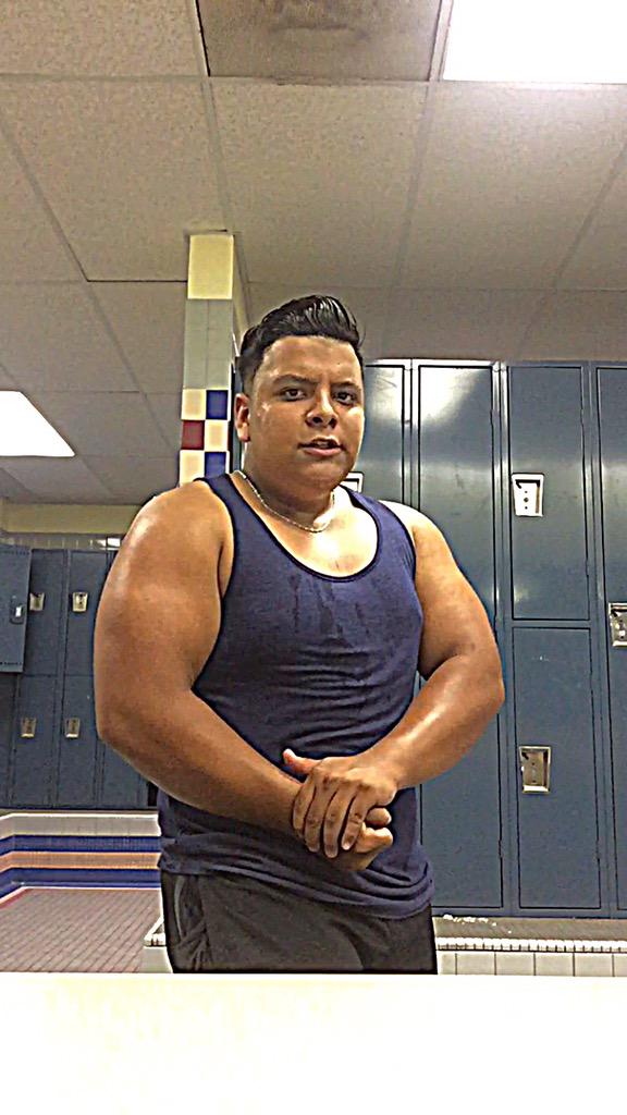 MuscleJavie's tweet photo. "I don't Workout I Outwork" http://t.co/BsDWxCLSJZ