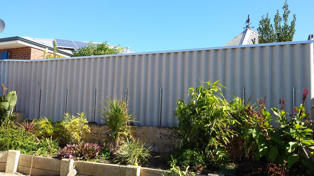 fostersfencing's tweet photo. Repairing 10m os storm damaged Hardy #Fencing with 9 steel posts for support http://t.co/B18NsTMWip