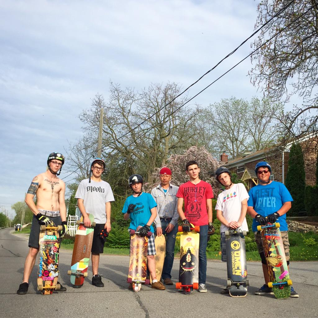 LBLThorold's tweet photo. Squad pic. Great #SideStreetSurfing session with the squad. http://t.co/2nM79Kz1It